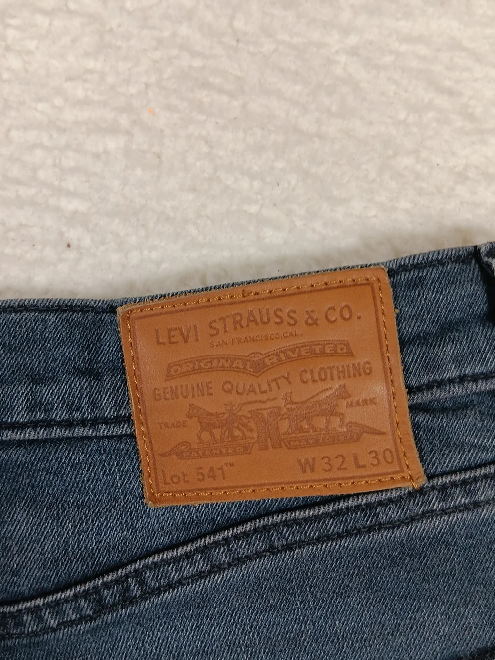 Levis 541 Premium Jeans Mens 32x30 Blue Denim Athletic Taper Fit Big E Stretch